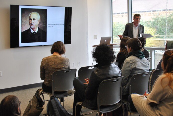 Gracls2's tweet image. Sarah Ropp and Alex Thomas presenting at GRACLS 2017 @LiberalArtsUT #complit #gradconference #UTAustin