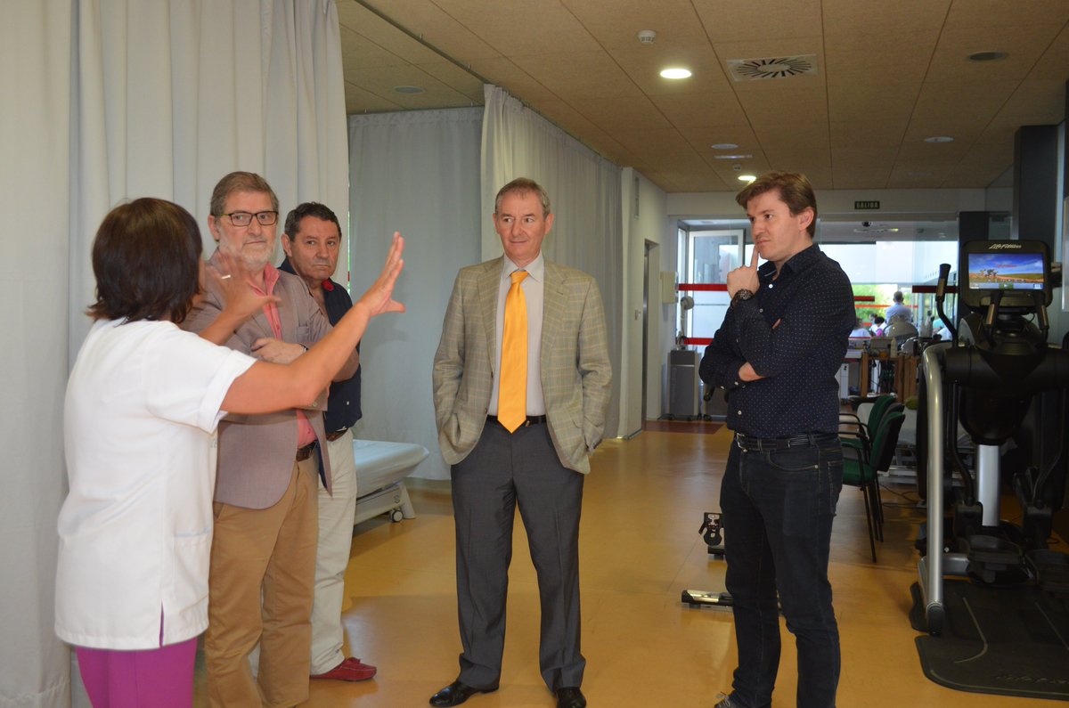 Aspaym_CyL's tweet photo. Hoy hemos recibido en #ASPAYMCyL a José Miguel García Vela, gerente del Hospital Universitario Rio Hortega de Valladolid.
Ha podido conocer de primera mano nuestras instalaciones, y el trabajo que realizan nuestros compañeros del gimnasio y del #CIDIF. https://t.co/lrz9WYcZxF