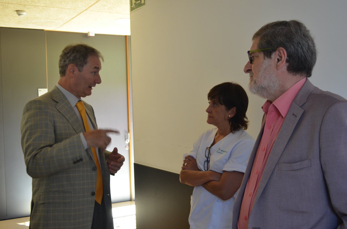 Aspaym_CyL's tweet photo. Hoy hemos recibido en #ASPAYMCyL a José Miguel García Vela, gerente del Hospital Universitario Rio Hortega de Valladolid.
Ha podido conocer de primera mano nuestras instalaciones, y el trabajo que realizan nuestros compañeros del gimnasio y del #CIDIF. https://t.co/lrz9WYcZxF
