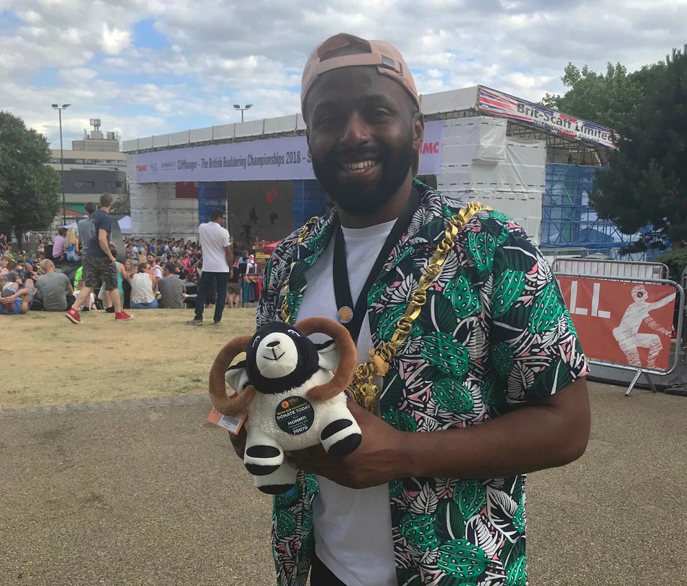 So pleased to meet the Lord Major of Sheffield @MagicMagid at #Cliffhanger yesterday! 👊🐑Thanks for taking the time to come and see us!
 
@theoutdoorcity #MillieOnTour #MendOurMountains