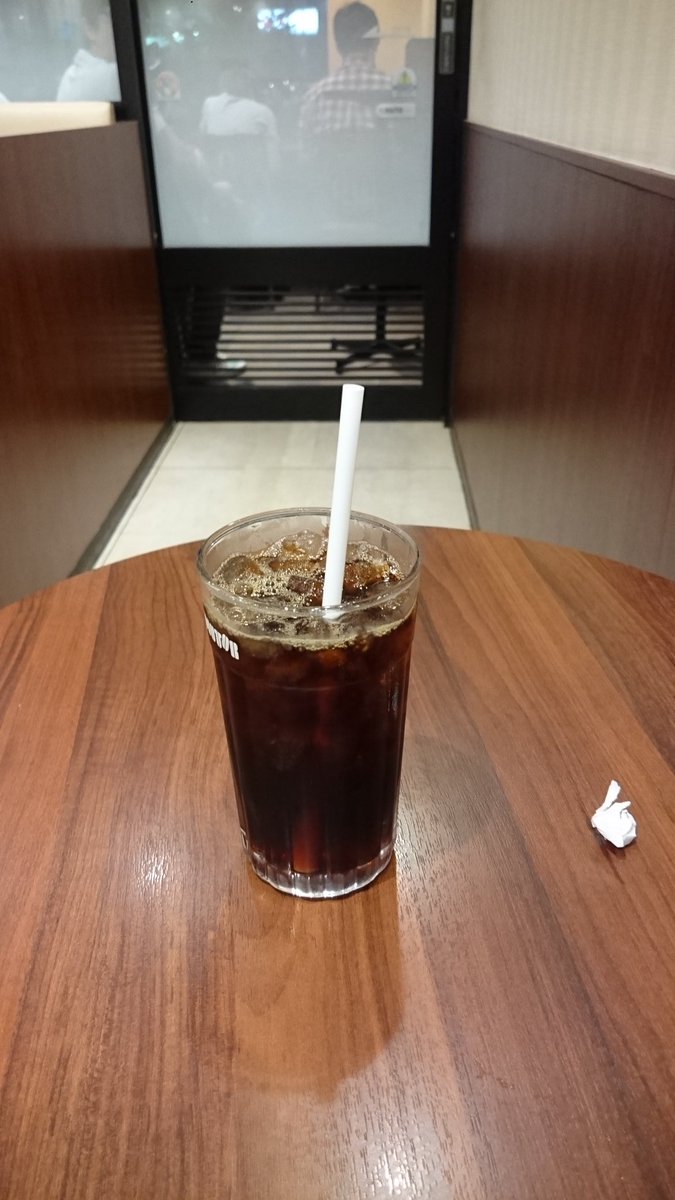 EVAchanchan's tweet photo. 最後の唐揚げが効いてドトールのアイスコーヒーで口直し中。喫煙室が満席だった。😢 https://t.co/EqvTxotaTx