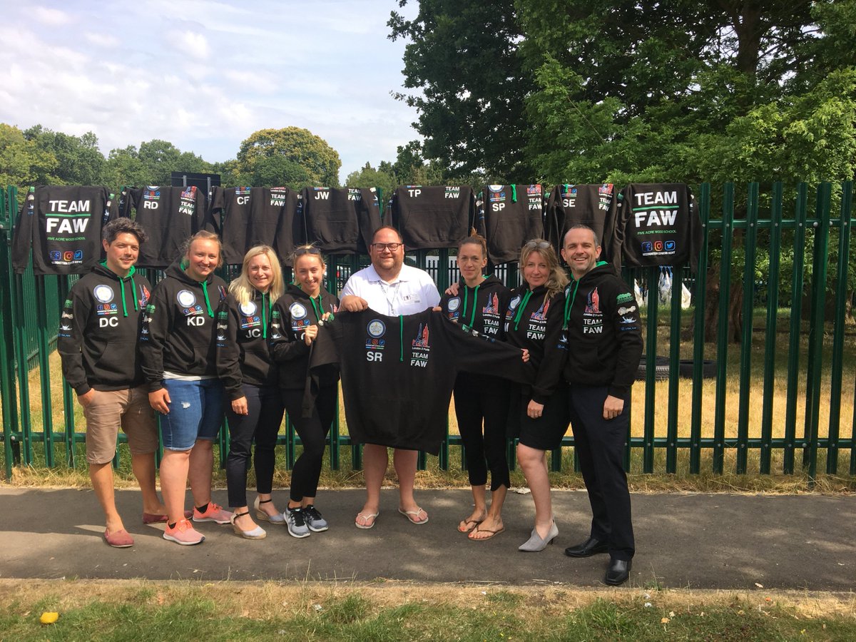 five_acre's tweet image. How can we thank all out #LondontoParis supporters????? @RecExpressKent presented our TEAM FAW hoodies this morning. Designed, created, donated.....THANK YOU!!!!! #community #support #teamwork