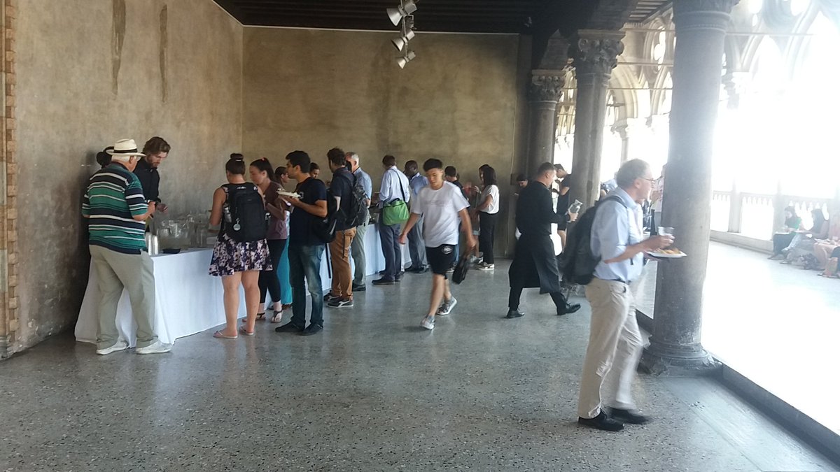 greenchemsummer's tweet photo. Lunch time in the beautiful loggia of Palazzo Ducale😊😍 https://t.co/sqcchIvGAG