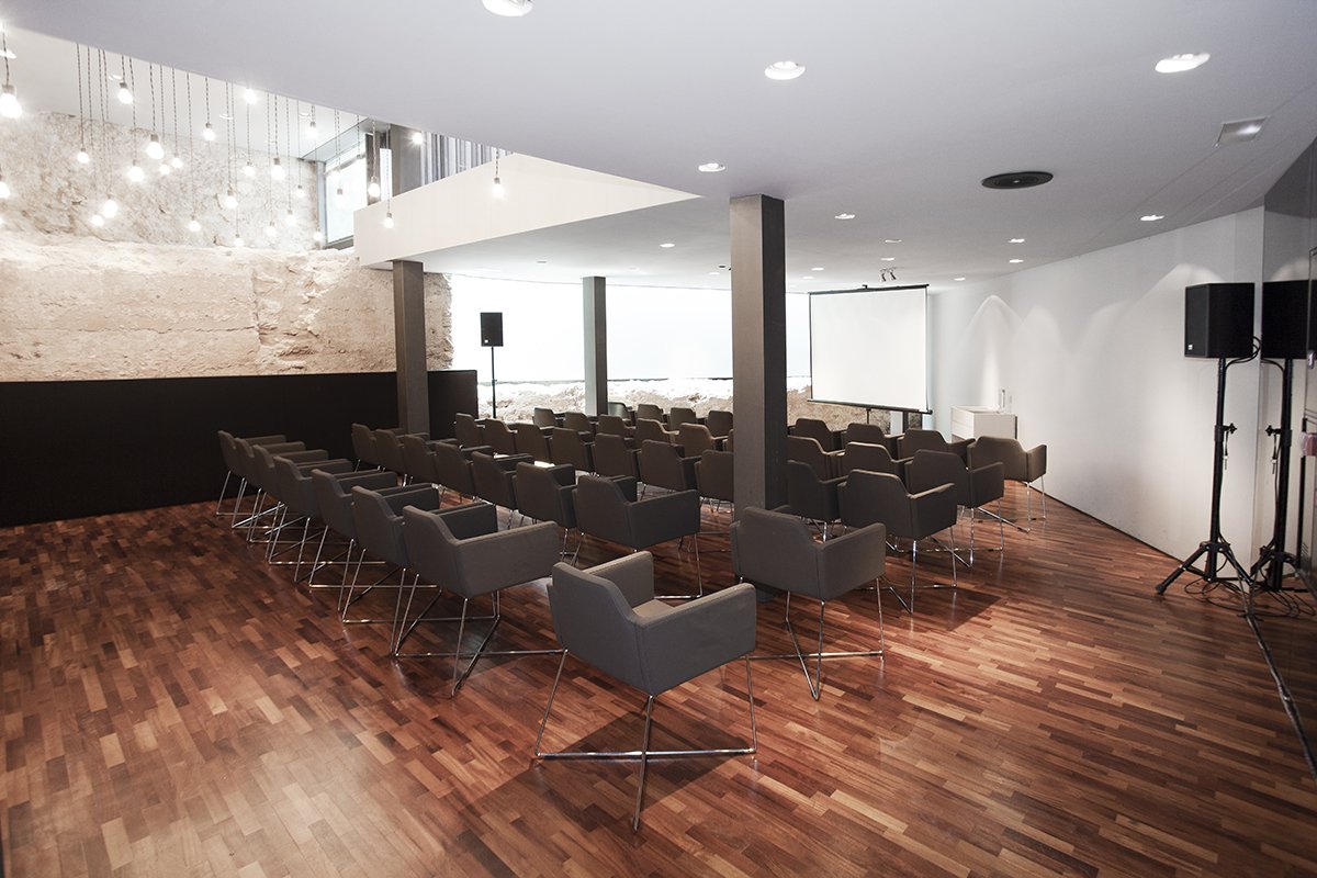 Nuestros espacios están equipados con material audiovisual para la acogida de los eventos más exclusivos.

#CaroHotel #Sucede #5starshotel #Monumenthotel #stylishhotel #MichelinStar #MichelinValencia #professionalevents #privateevents #meetings #exclusiveness #luxury