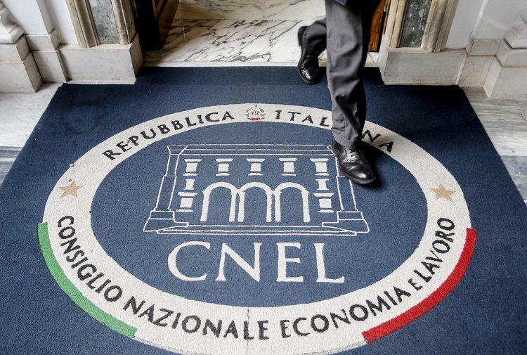 inblu2000it's tweet photo. #Cnel: “#Fraccaro in errore, su di noi tante menzogne. Vogliamo essere utili” @cnel_it @riccardo_fra https://t.co/KbG2mfEePf https://t.co/FKf8eqku95