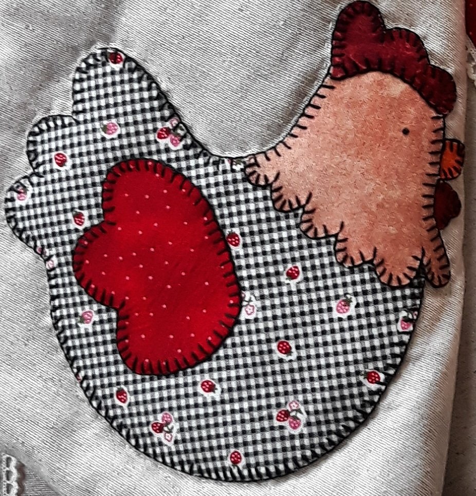 OhMySewings's tweet image. Patchwork placemat with hand appliqued hen. etsy.com/shop/OhMySewin… #patchwork #patchworklovers #handmade #creative #homedecor #giftidea #handcrafted #kitchen #embroidery #artwork #etsy #etsyshop #etsyseller #etsystore #etsysellersofinstagram #smallbusiness #craft #art #etsygifts