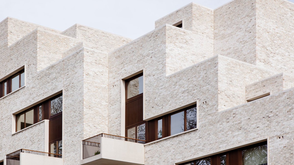 BricksUK's tweet image. A WAREHOUSE AESTHETIC?
Stirling Prize-winning @AHMMArchitects has completed a mixed-use, mid-rise building in Southwark, south London clad entirely  in light brickwork.
More in this week&apos;s Brick Bulletin - bit.ly/2u3dK32 #Brick #BrickBulletin #architecture #Brickclad