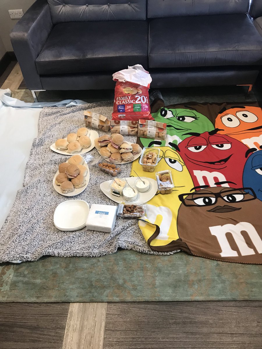 lcj96's tweet image. Thank you Indoor picnic from me and Ruby to our lovely housekeeping team and to celebrate Eileen’s birthday 💜💪🏻 absolute superstars! #bridsbarmyarmy @SDEBDD @michaelhunter62 @AndyFr4ncis @PSeafront @rubyyoung90