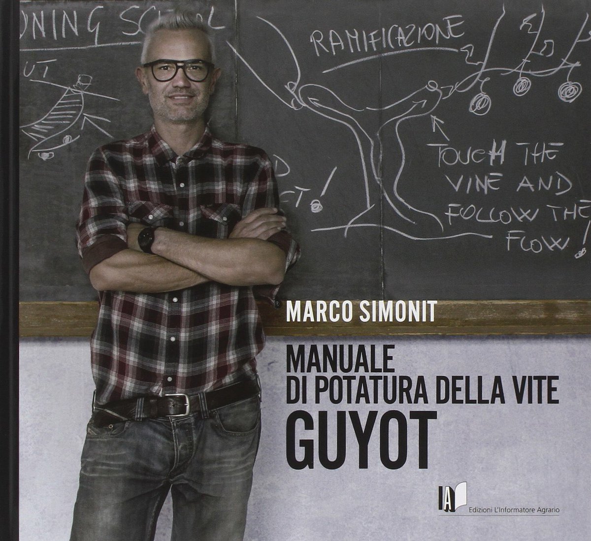 WineNewsIt's tweet photo. Il "#Manuale di #potatura della #vite: #Guyot" by #MarcoSimonit, che ribadisce l'innovativo Metodo #Simonit & #Sirch, vince il #Premio @OIV_int libri: riconosciuta l'importanza del Metodo, basato su crescita orizzontale della #vite, tra #tavoleillustrate e #contenutimultimediali https://t.co/TbJEDR06c2