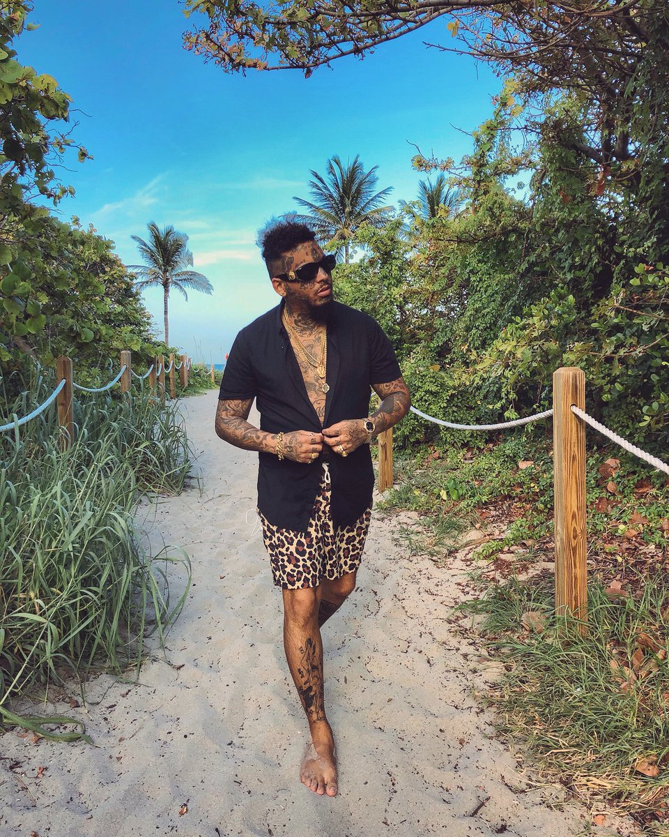 TheSwaggManTV's tweet photo. PREMIER ARRIVER !! PREMIER SERVIT !!! 💰 https://t.co/iX2GIuXqNJ