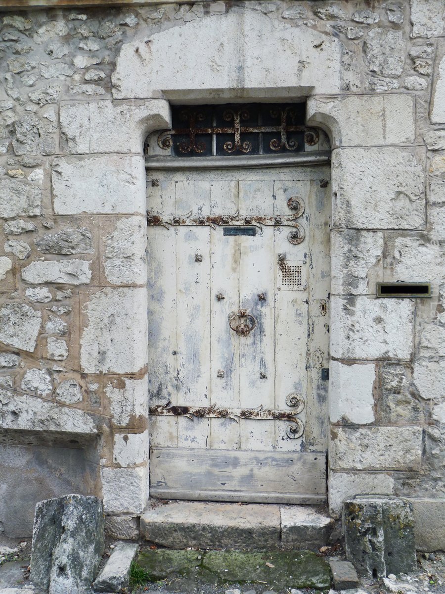 In #Provins #France #door #doorlovers #doorsaroundtheworld #architecture #VisitProvins #SeineEtMarne #medieval #iledefrance