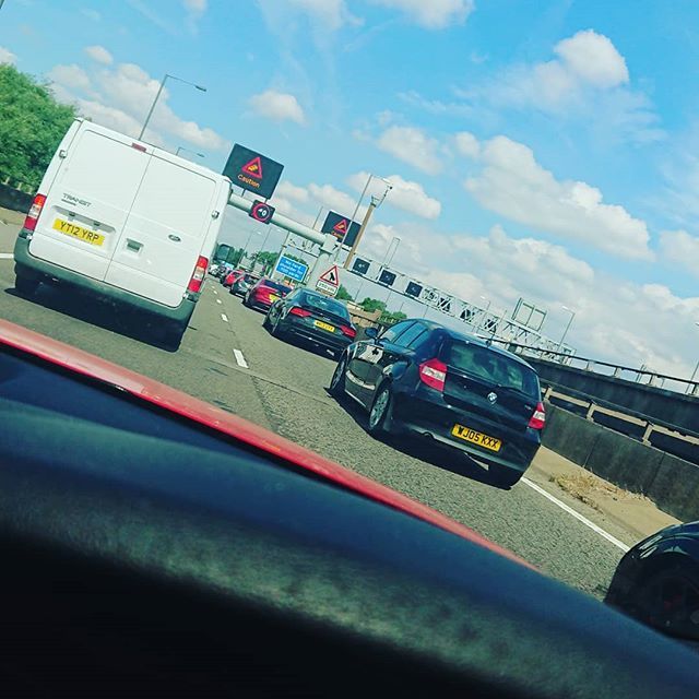 teddy_k89's tweet image. Should turn the m6 in to a sunbathing spot #ig #goingnowherefast #m6 #carpark ift.tt/2NAUL7X