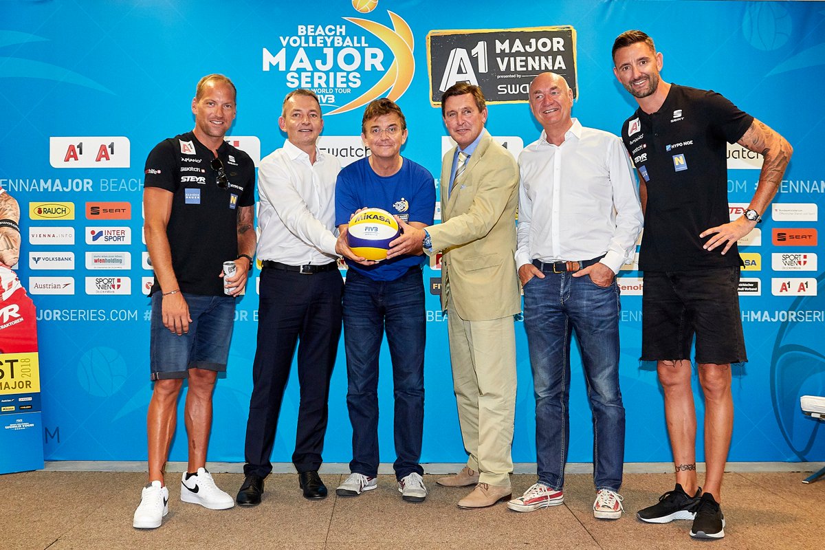 BeachMajors's tweet photo. #ViennaMajor in the making.  🏐 #3weeks2go

Raising the expectations of #ViennaMajor: Hannes Jagerhofer (CEO Beach Majors), Peter Hanke (Managing Director of @WienHolding), Hans Peter Trost (@ORFsport), Marcus Grausam (CTO @A1Telekom) &amp; Austrian BV athletes Doppler/Horst! https://t.co/eYyIMfdo0Y