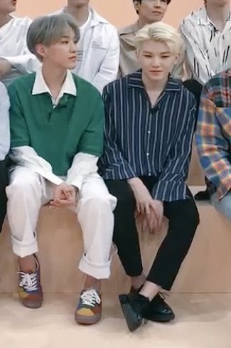There's a gap between jihoon and seungkwan but jihoon doesn't left any space with soonyoung their butt stuck together 