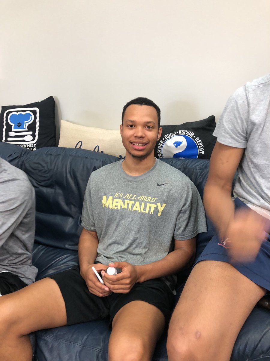 FuelingTheCats's tweet image. Shout out to @jemarlbakerjr and @_dorieanna_  for cleaning up dishes that other athletes left. We are truly #1UK @UKAthletics @KentuckyWBB @KentuckyMBB