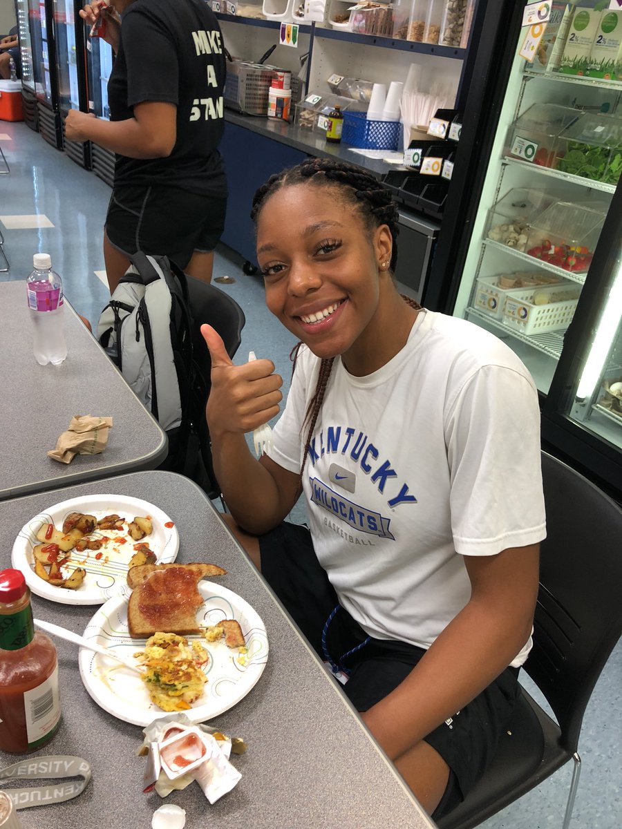 FuelingTheCats's tweet image. Shout out to @jemarlbakerjr and @_dorieanna_  for cleaning up dishes that other athletes left. We are truly #1UK @UKAthletics @KentuckyWBB @KentuckyMBB