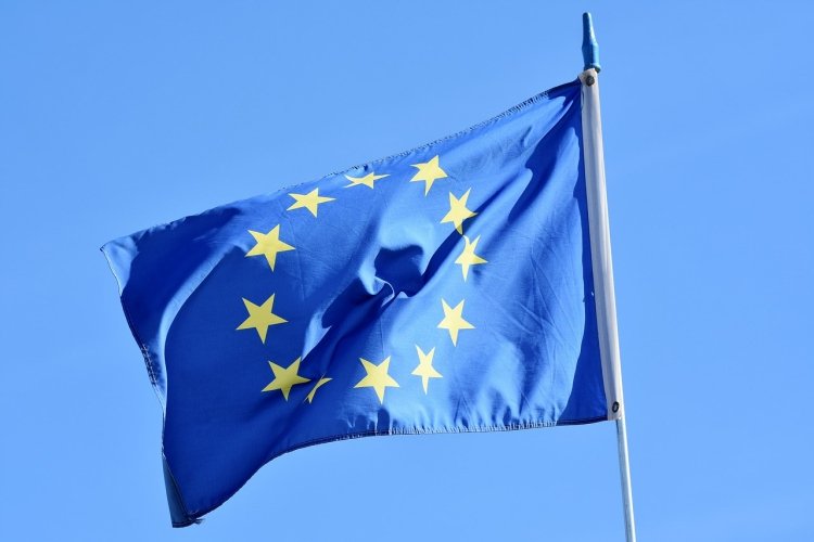 BlockchainTimez's tweet photo. European Parliament votes to REJECT proposed reforms to Copyright Law

https://t.co/d3llGlfi73

#eu #copyrightdirective #euparliament #tech #law @politics @copyright @news #europe https://t.co/VXkiIj7Tqf