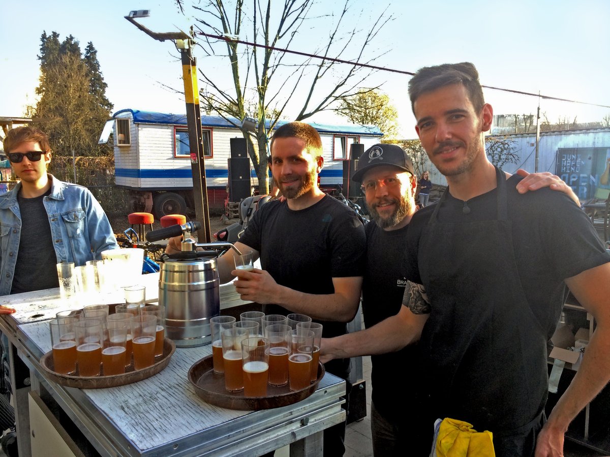 Wie rettet man noch essbare Brotreste vor dem Wegwerfen? Man braut Bier daraus! Am Donnerstag können umweltbewusste Biertrinker zum Anstich des Brotbiers im <a href="/BrauStil/">BrauStil</a> kommen. Eine Initiative von <a href="/ShoutOutLoudFFM/">ShoutOutLoud</a> in Zusammenarbeit mit Brewids und BrauStil. 
bit.ly/2NBZHcL