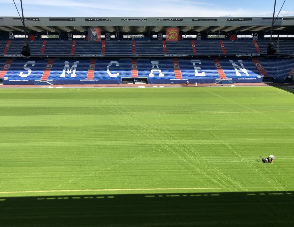 Le stade Michel d'Ornano - Page 7 DhqkpqsX0AA5D0q
