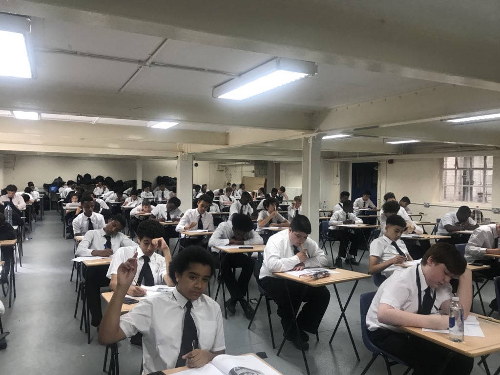 CritchleySci's tweet image. Year 9 Science in full swing! @londonnautical #assessmentweek
