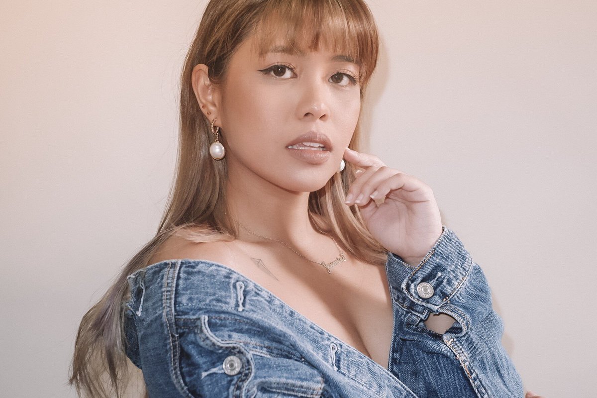 itsjessav's tweet photo. I’m loving how my hair is still vibrant since I colored it last May! #LiveInVibrance for longer with @CreamSilkPH’s Color Protect 💫 https://t.co/YWs7qUBQ1E