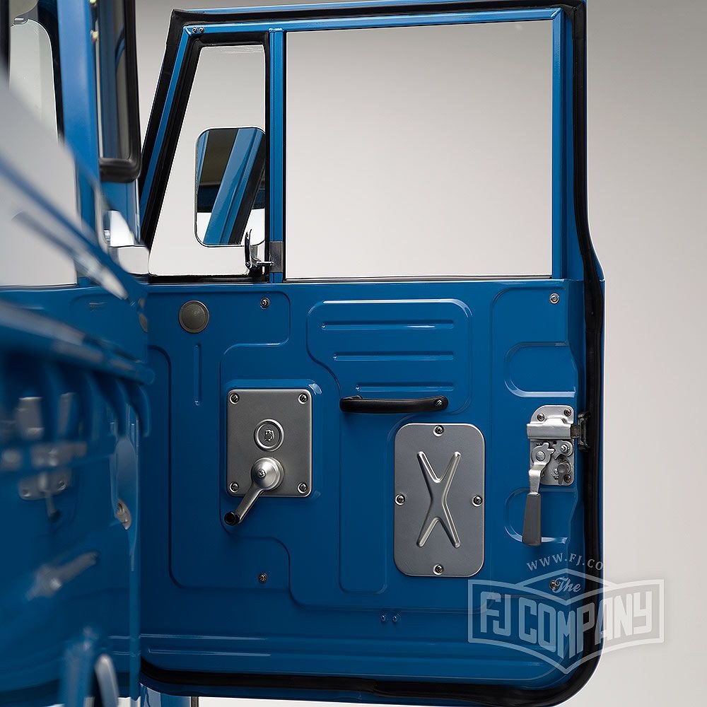 The FJ Company, founded in 2009 in the US by two brothers Nelson and Juan Calle, restores the iconic FJ Landcruisers.
Perfectionists.