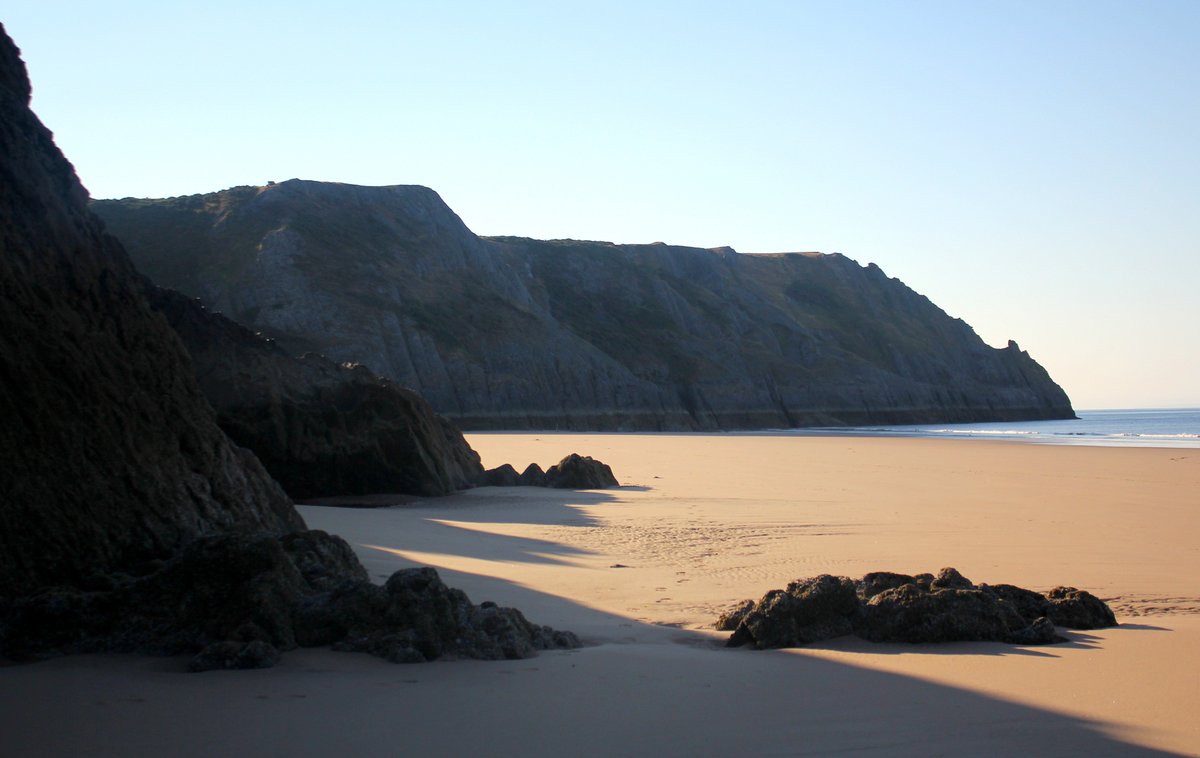 SwanseaArtists's tweet image. Early morning shadows (efc) #ThreeCliffs #gower