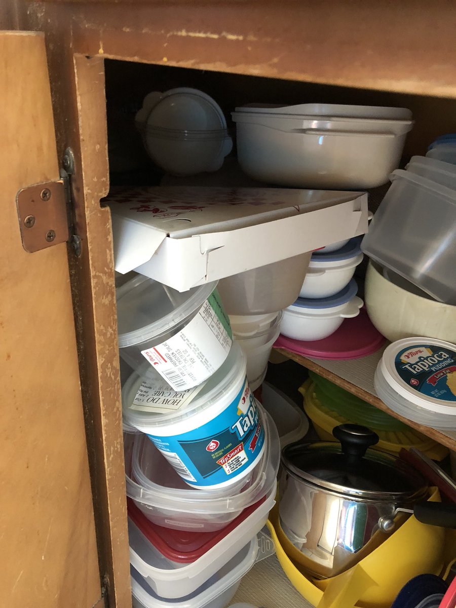 LerxtNerd's tweet photo. Why? Where do you keep your used pizza boxes? #86yearoldinlaws #GodBlessEm https://t.co/3oK3mKKFII