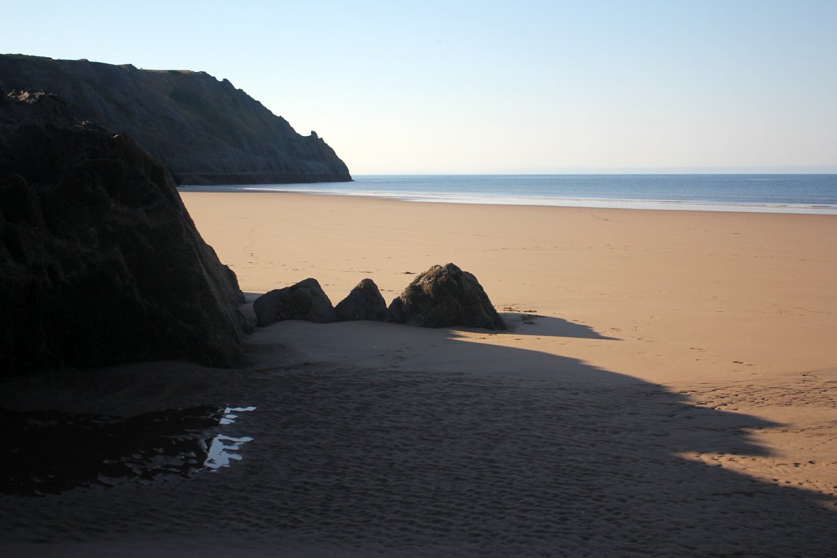 SwanseaArtists's tweet image. Early morning shadows (efc) #ThreeCliffs #gower