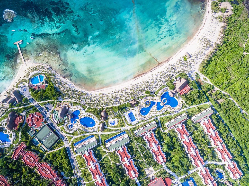 divergenttravel's tweet image. Views like this is why we love the #RivieraMaya in #Mexico  @BarceloMayaGR 

Snapped on our @DJIGlobal
Phantom 3 pro drone

#denyourselfnothing #BarceloExperience #Beach #Vacation  #LuxuryTravel #DivergentTravel