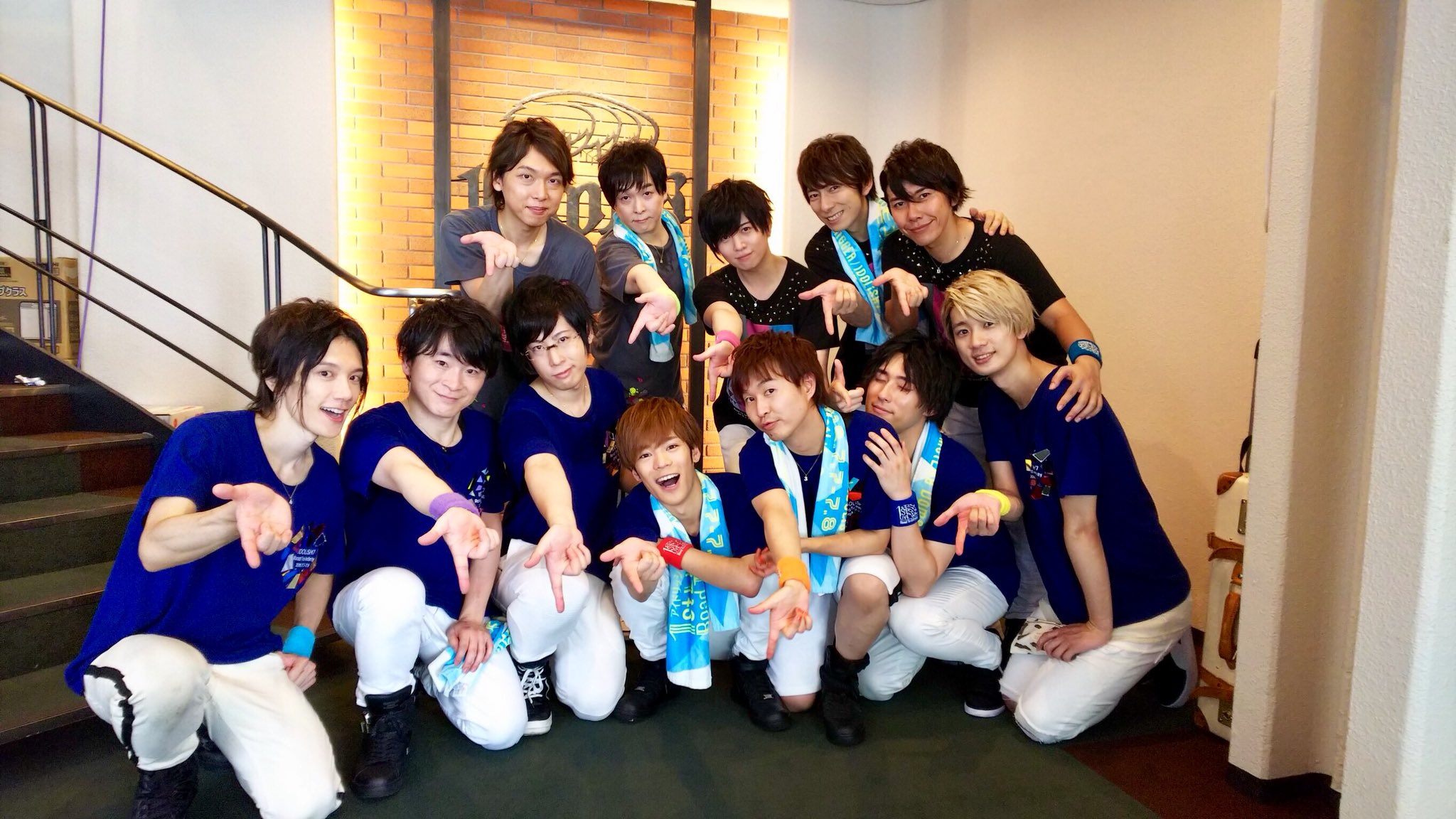 羽多野渉 公式さんのツイート 終演後に12人で この作品を愛している全ての人たちのお陰で 奇跡のようにキラキラした2日間を過ごすことができました 本当にありがとうございましたっ やっぱアイナナ 最強だろ