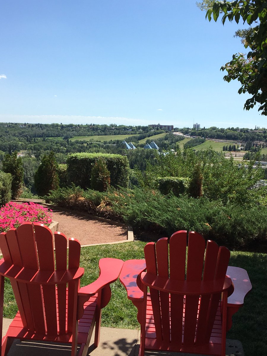 uaxMACT's tweet image. Visited the #yeg funicular today.  What a perfect prairie summer day! #mact2018 #mact2017