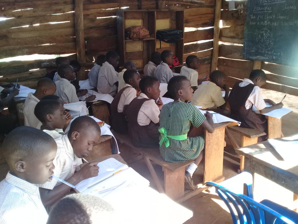 Kaye90620286's tweet photo. join  his  grace junior ministries  uganda as we educate our  volunerables https://t.co/2if10QrZ79