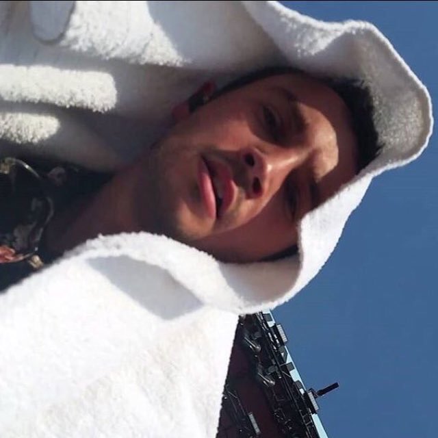 twentyoneofthem's tweet photo. Me when I saw @twentyonepilots notification on my phone this morning https://t.co/LZRQ3aLmvQ