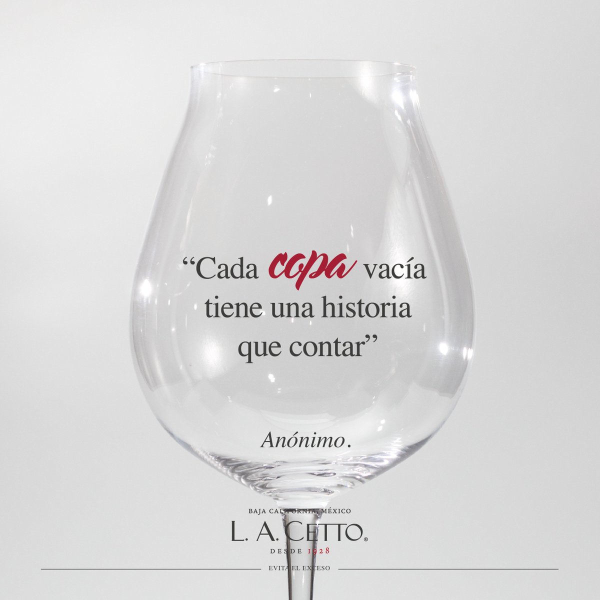 #FraseDelDía "Cada copa vacía tiene una historia que contar" - Anónimo