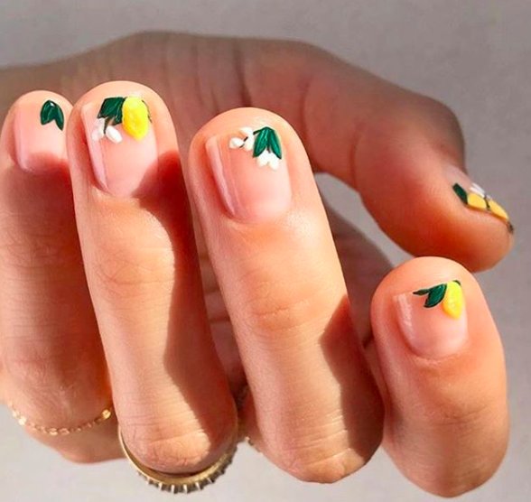 BSomethingUSA's tweet photo. Handpainted citron nails? Into it.🍋 via #betinagoldenstein https://t.co/4zcXKINRre