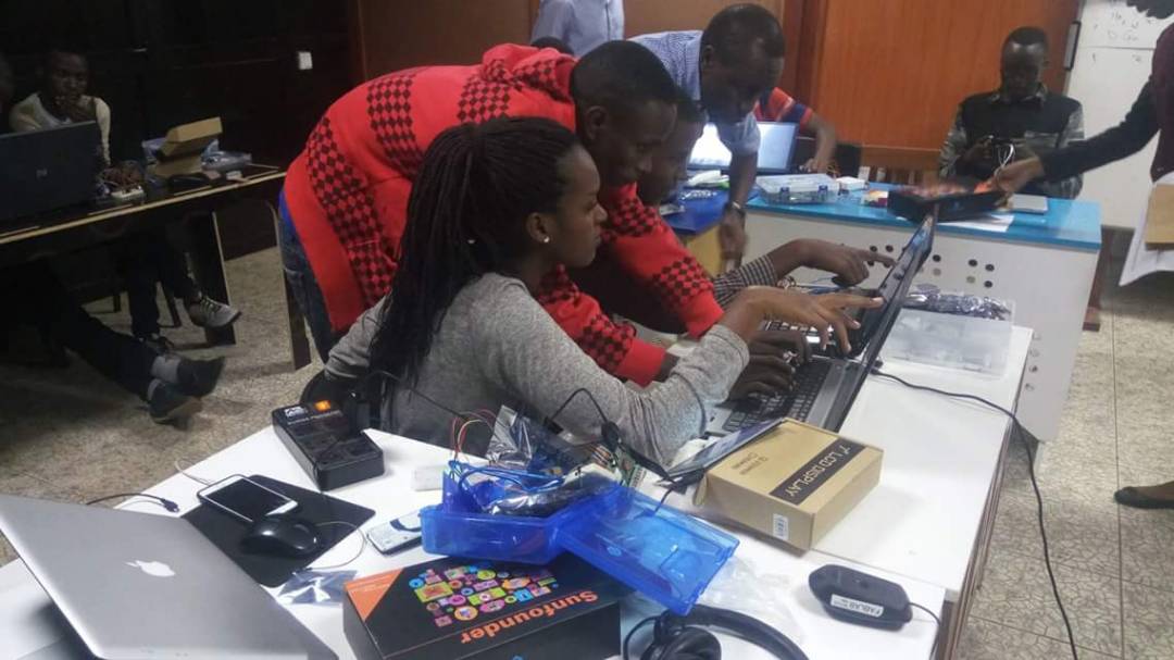 Kanyamupira's tweet photo. #Natacha has built a #SmartHealthService system that ease the delivery of medical services using a smart card that can reduce queieng at any given hospital.They also made a lighting signpost system that can be used in different most frequented pbc places as well. #SmartRwanda https://t.co/bKN2A8Oaqq