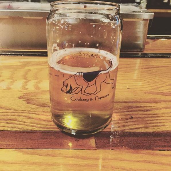 BlueHoundTap's tweet photo. 🎶 It's a Brew-tiful Life, Oh Oh Oh Oh 🎶
.
.
.
#BlueHoundCookeryandTaproom #TheBlueHound #IvorytonCT #IvorytonEats #CTEats #Taproom #CTbar #foodies #foodpics #eeeeats #beer #craftbeer #draftbeer #localbeer
[📸: @topher_smith445] https://t.co/XzAFTu2Wms