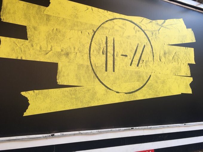 uk_clique's tweet photo. spotted in london .. https://t.co/msoM8soeMq