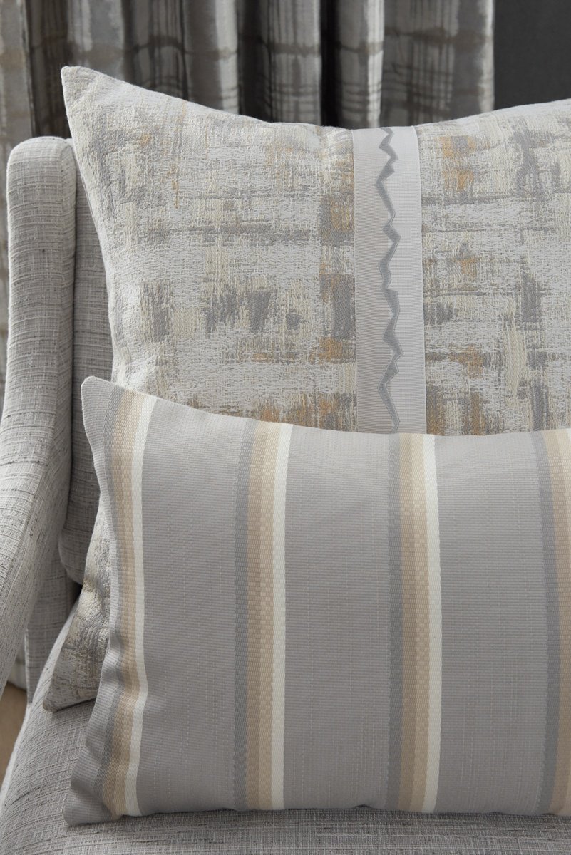 RockvilleInt's tweet photo. Crisp neutral grey palette makes #boldstatement in @Fabricut 's traditional-meets-modern den.  Modernized plaid draperies and distinctive trimming placements update this space’s traditional elements to #modernclassic .  Get that look! https://t.co/C6mFQzMHrN https://t.co/nOcWtDYmJb