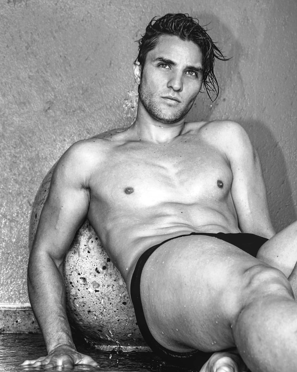 GaryCenteno25's tweet photo. Cada vez que enfrentas un miedo, ganas fuerza, coraje y confianza en la vida. #goodvibesonly #newpicture #fit #abs #bodyfitstyle #mybody #newshooting #newphotos #blackandwhitephotography #model #actor #bodymotivation #malemodel #posando #bwphoto https://t.co/MGkKc4u9OV