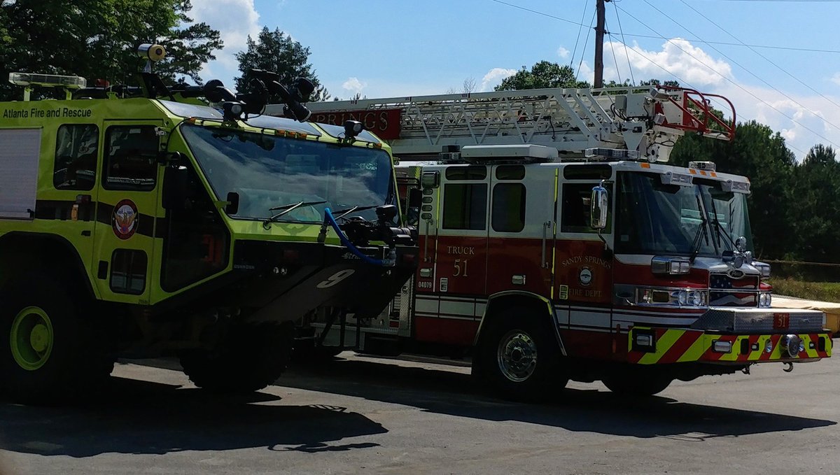 ffshifflett's tweet photo. Atlanta Airport Fire &amp; Sandy Springs Fire @ATLFireRescue #sandyspringsfire #fire #gafire https://t.co/a09MmLNDNg
