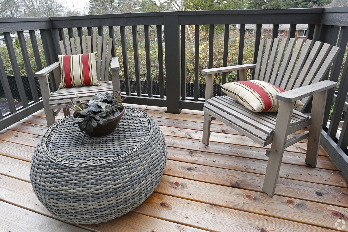 LatitudeApt's tweet photo. Summers are for relaxing on your private balcony! If you're looking to start a new chapter in Happy Valley, Latitude is the place to be! Are you ready or a tour? #HappyValleyOR https://t.co/2ejwpYx1oV