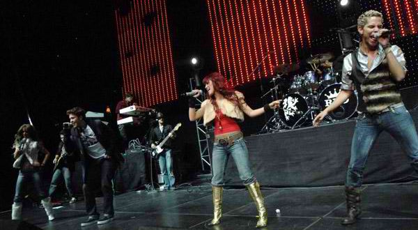 rbdarchived's tweet photo. RBD en el evento Jingle Ball de KIIS-FM en Estados Unidos, 2006. https://t.co/dhgPkyg67m