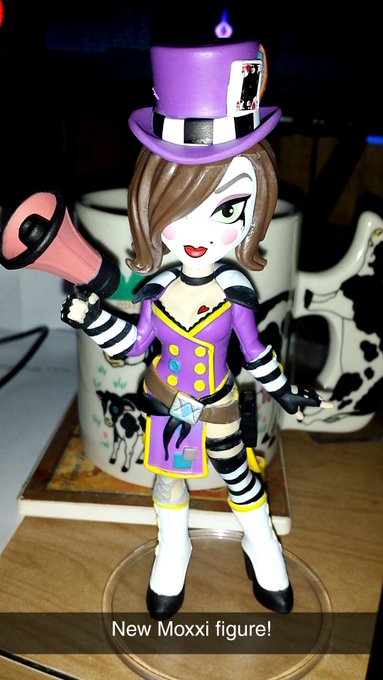 Super happy with this #Moxxi figure. https://t.co/2RN0ckRKqo<a href="/tag/moxxi"class="tags">#Moxxi</a>
