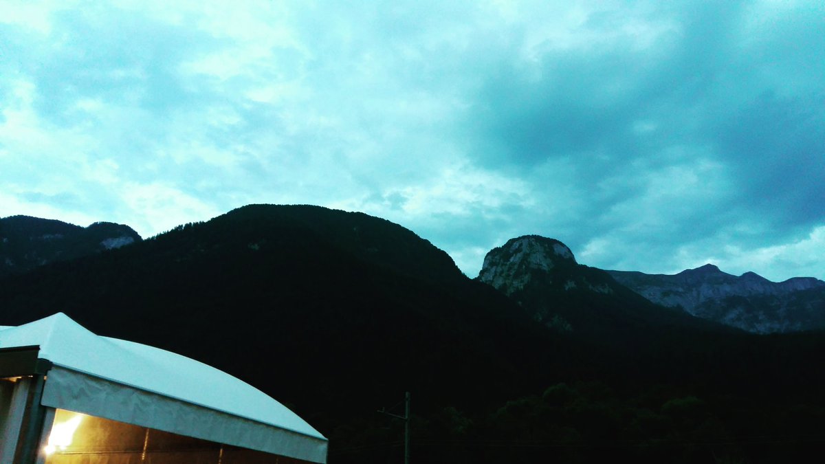 annatrieste's tweet photo. Quando arrivi a Dimaro e la prima cosa che cerchi per sentirti a casa Γ¨ qualcosa che assomigli al Vesuvio πβ€ππ #Dimaro2018 #valdisole #valdinonnt #ritiroazzurro #trentino #TriesteaTrento
#sscnapoli #napoli #mattinodimaro #mattinotifosi https://t.co/pjTvzh0uq6
