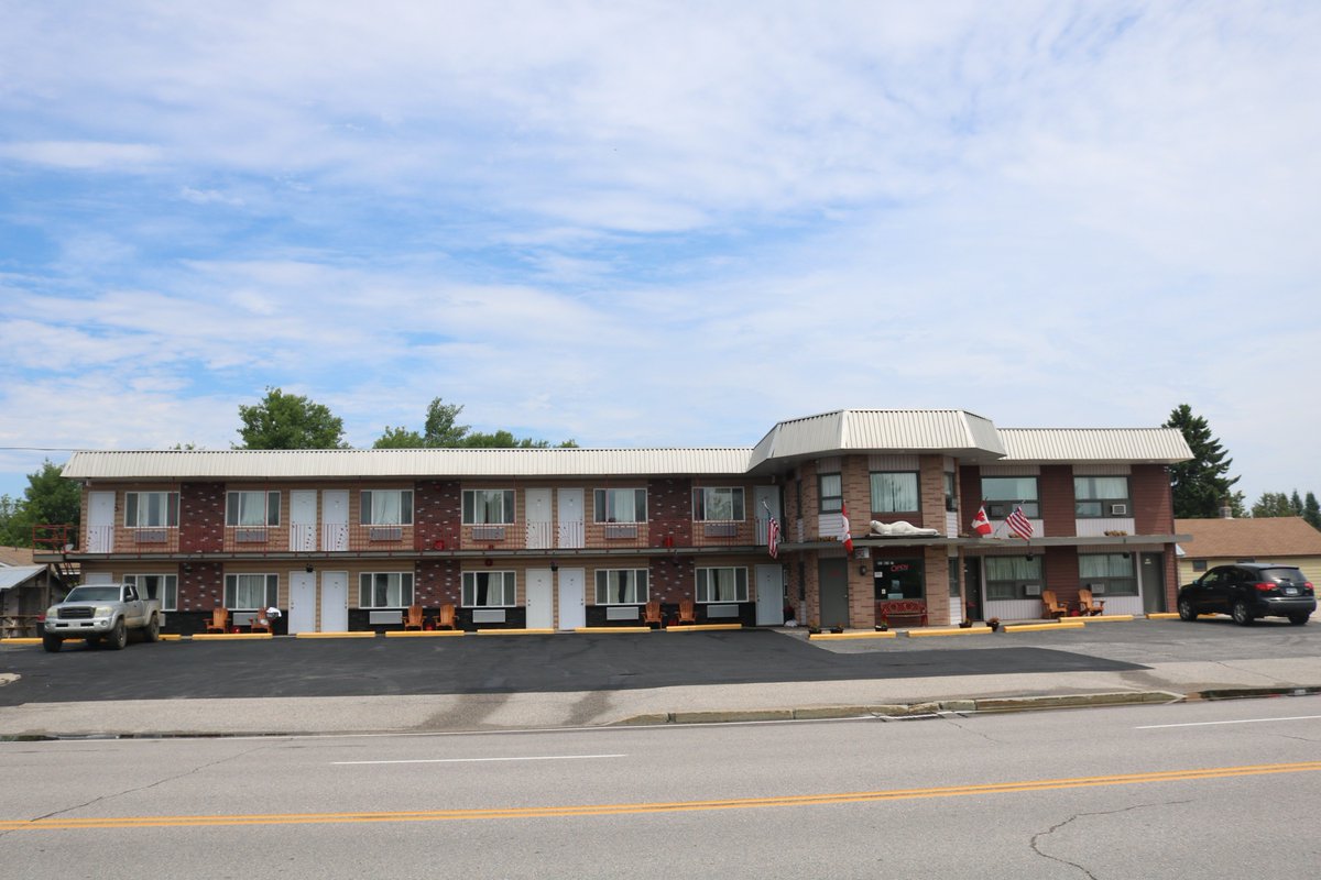 IgnaceOntario's tweet photo. Meet the Patels, the owners of White Otter Inn Motel. They are proud to be in a community that has a supportive and inclusive environment - a key success factor for business establishment and growth.
They see the potential for business in Ignace. Do you? #ExploreOurPossibilities https://t.co/27zQ0clieP