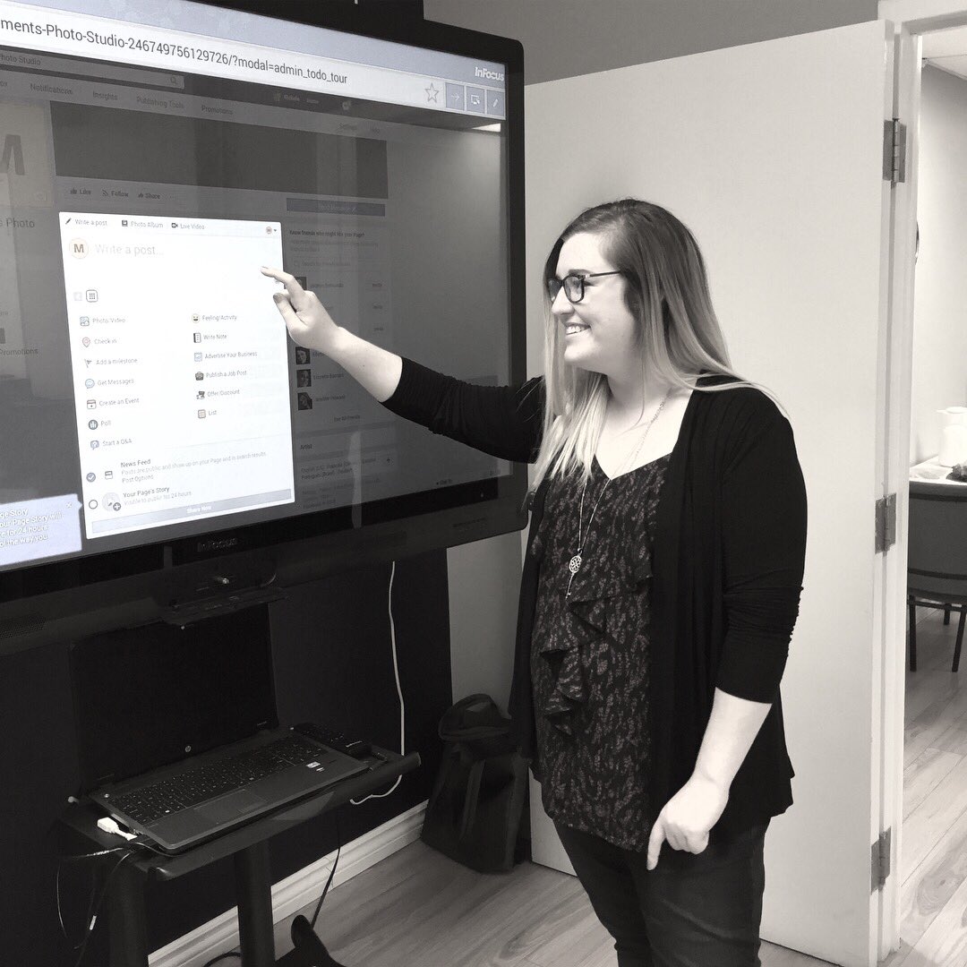 hackforge's tweet image. Amazing group here @wwwwiw_org for our special #TechBoost series for the #StartupProject cohort! Today’s topic is Facebook 101 taught by @NicholeHowson of @AIMSMMarketing! 

#YQG #ProsperHere #WindsorEssex