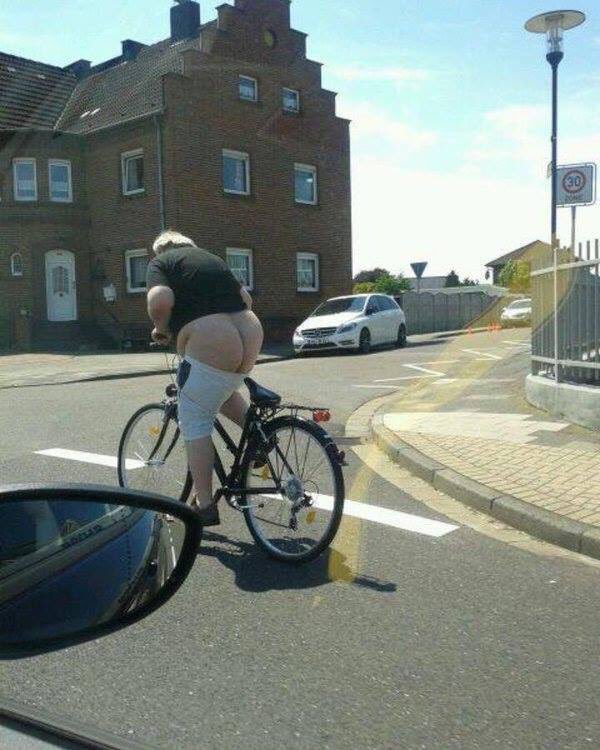 MsTexas1967's tweet photo. Boris Johnson makes his getaway https://t.co/CftF9WTUMS