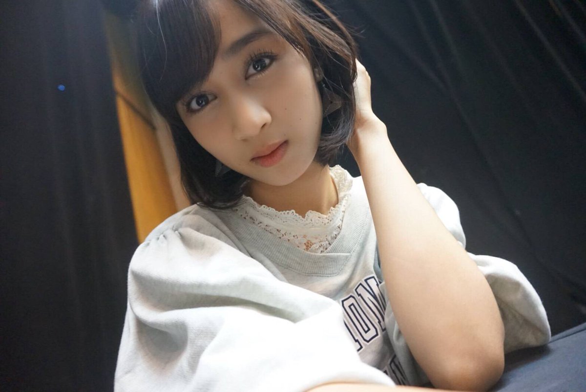 Wuuuuwuwuwu kavten ayaba~
Pasti udah pada kenal lah ya sama kavten satu ini ga perlu di deskripsiin lagi? :( 
Intinya kavten satu ini orangnya care bangettt sama member, apalagi sama kamuuu :p
Kuyy Handshake sama kavten💖🍑